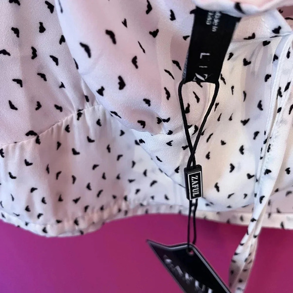 Off shoulder crop. - Picture 3 of 5